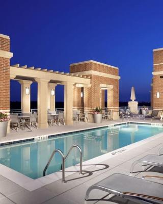 Fantastic 2 BR Condo At Pentagon CIty with Pool&Gym