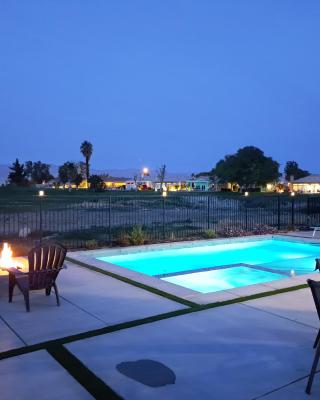 Luxury Oasis, Stunning View, Private Pool, BBQ, Firepit, Gated, Walk to Music Festival