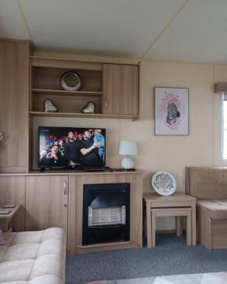 A22 is a 3 bedroom caravan on Whitehouse Leisure Park in Towyn near Abergele with decking and close to sandy beach