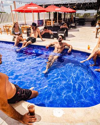 Nomads Party Hotel