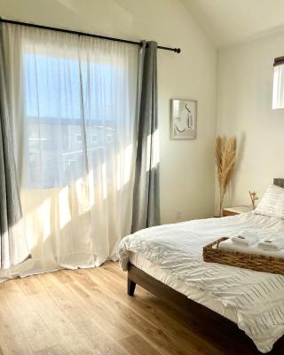 Designer NEW 10min dt Pet friendly 7min Park-Room A