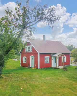 Stunning Home In Ödeshög With Kitchen