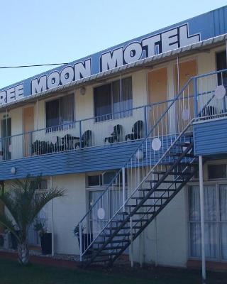 Three Moon Motel