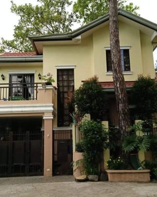 Charming Getaway @ The City of Pines