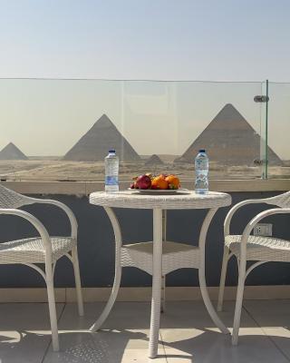 Full Pyramids View Apartment with Balcony For 8 P
