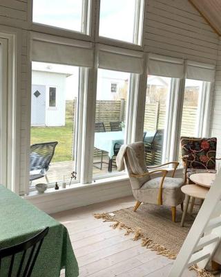 Havsnära arkitektritad stuga i Ölmanäs, Gårda brygga