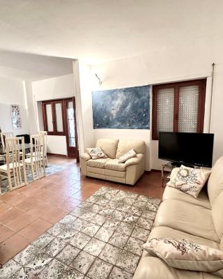 Villa summertime walking distance from the sea with garden