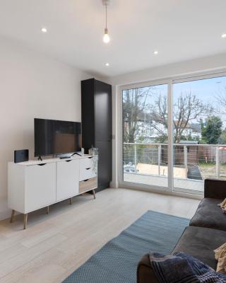 Star London Station Road 3-Bed Oasis with Garden
