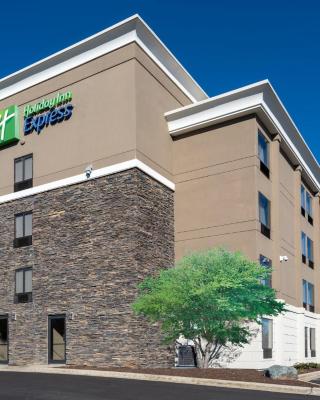 Holiday Inn Express & Suites Greensboro - I-40 atWendover, an IHG Hotel