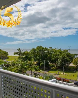 Cairns Luxury Waterview Apartment