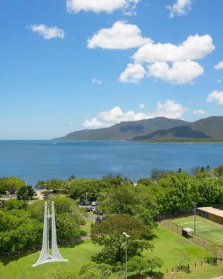 Cairns Ocean View Apartment