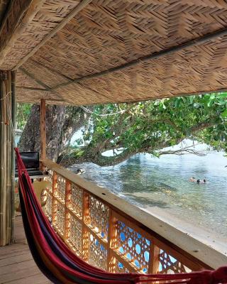 Borbon's Treehouse By the Sea