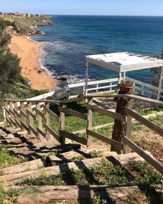 casa indipendente con accesso diretto al mare