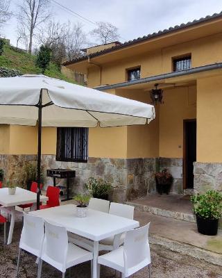 Río España - Casa amplia con patio y barbacoa en Villaviciosa