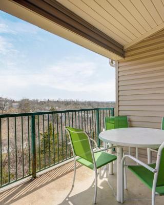 Cozy Top Floor 2BR Condo with View and Amenities!!