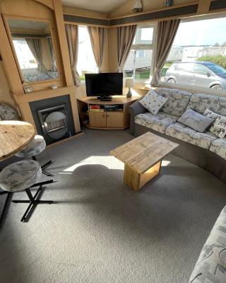 Grouse 54, Scratby - California Cliffs, Parkdean, sleeps 6, pet friendly, bed linen, towels and Wi-Fi included