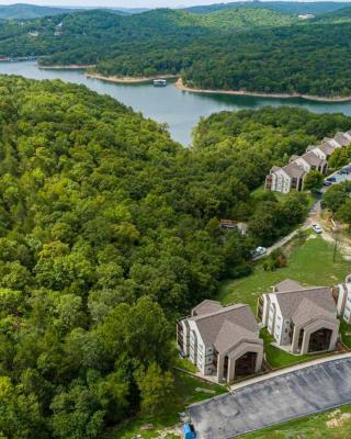 Lakeside Condo with Outdoor Theater, 4min to Silver Dollar City