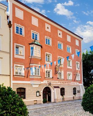 Altstadt- und Businesshotel Pfaubräu - Brauereigasthof - Frühstücksbuffet - kostenfreie Radgarage - Hunde willkommen