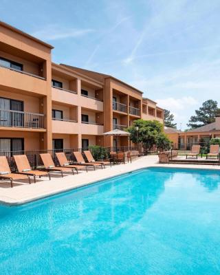 Courtyard by Marriott Savannah Midtown