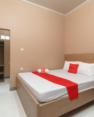 RedDoorz Syariah near Siloam Hospitals Bulak Kapal