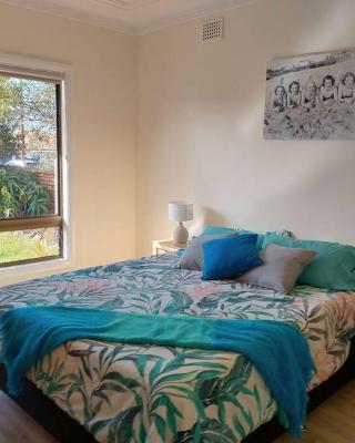 Boyle's Beach House - Fully furnished 3 Bedroom home. Secure parking.