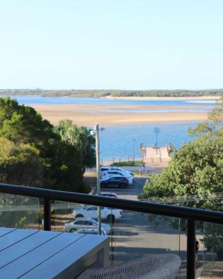 Family Friendly 3 Bedroom - River Views - short walk to the Beach