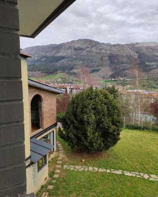 ABARAXKA HOSTEL Disfruta la Vía Verde del Urola hasta la Playa - Naturaleza Montañas y Riqueza Cultural