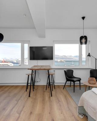 Sunny Reykjavík Apartment - Harbour View