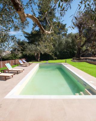 Spyrelia Villa with Private Pool & Outdoor Hot Tub