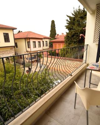 Remarkable Flat with Balcony near Hadrian's Gate