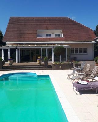 Villa Haagdoorn te Achel, 10 personen, 12 personen op aanvraag, met zwembad op het zuiden in een oase van rust!