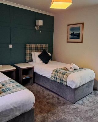 MacDonald Hotel & Cabins