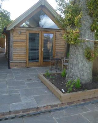 Oak Frame Barn Studio in Rural AONB Chiddingfold