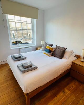 Cosy London bedroom near Oval Station - shared bathroom