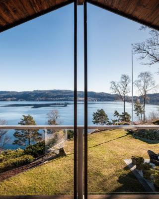Villa Arboretet - Seaside villa with private pool & infrared sauna in the heart of Arboretet, Bergen
