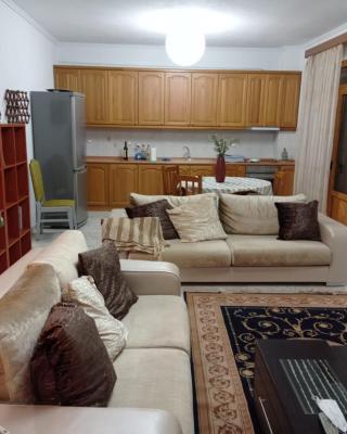NIKITA'S HOUSE - 3 min from racetrack - Free parking and Wifi - 7 guests