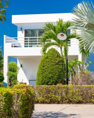 Le Corbusier Style Villa In Green Neighbourhood with Pool