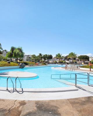 Isla and Ocean with pool and wifi