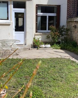 Maison avec jardin et parking, au centre d'Etretat