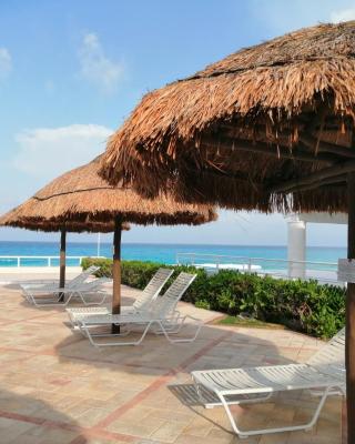 Brisas Beachfront Studios in Hotel Zone