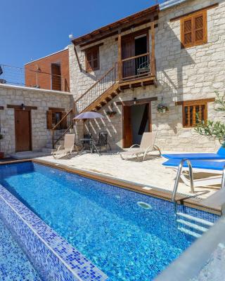 Stonehouse with private swimming pool