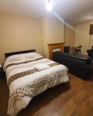 Spacious Double Bedroom Manchester