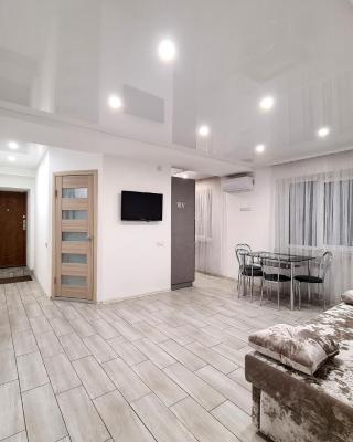 3-room Luxury Apartment on Sobornyi Avenue 133, by GrandHome