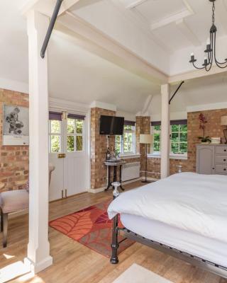 Old Mill Lodge by Huluki Sussex Stays