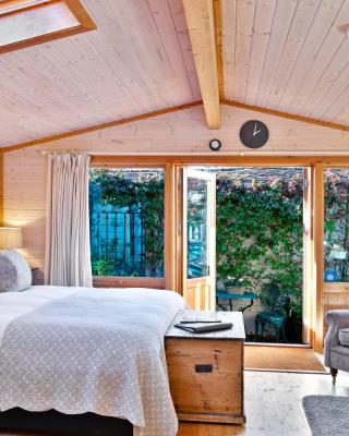 The Lodge - Luxury Lodge with Super King Size Bed, Kitchen & Shower Room