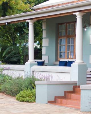 Oude Post Guesthouse and Cottage - The Old Postmaster's House