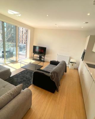 Luxury London Apartment - Steps To East Croydon Train Station