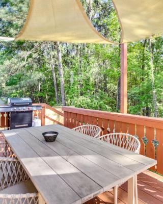 Cheerful Savannah Vacation Rental with Fire Pit!