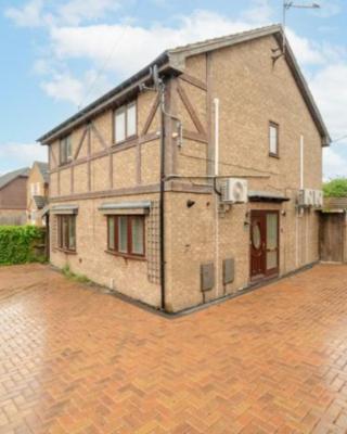 Extensive 4 bed close to Peterborough