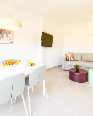 2 bedroom, new, 1 min to the beach, city center- Picasso by 10ToSea